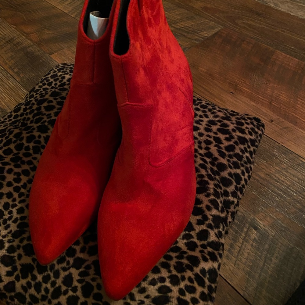 BUCCO, SIZE 8 1/2, BOOTIE